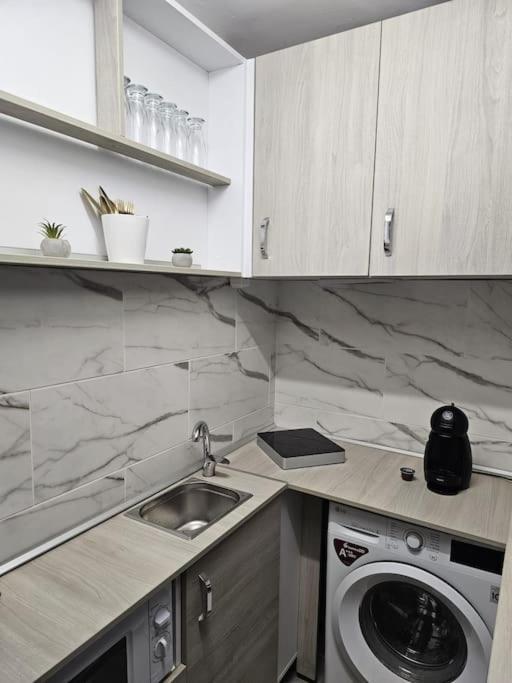 Chic Galati Apartment: Urban Escape 外观 照片