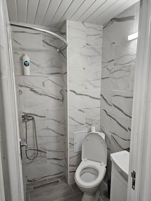 Chic Galati Apartment: Urban Escape 外观 照片