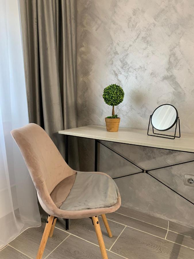 Chic Galati Apartment: Urban Escape 外观 照片